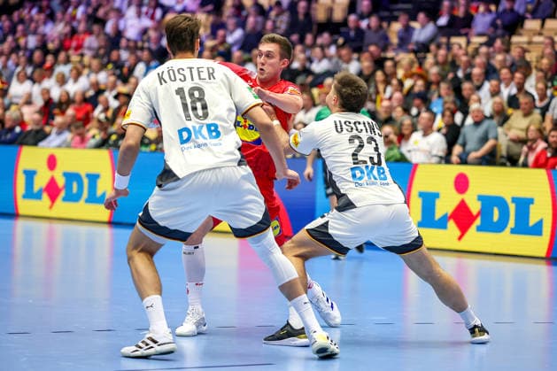 15 01 2026, Handball, Men s EHF EURO 2026, Germany Austria, Jyske Bank Boxing in Herning, Denmark, Preliminary Round Julian Köster Germany 18 and Renars Uscins Germany 23 defend Denmark