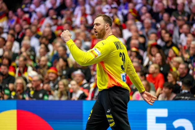 15 01 2026, Handball, Men s EHF EURO 2026, Germany Austria, Jyske Bank Boxing in Herning, Denmark, Preliminary Round Andreas Wolff Germany 33 cheering Denmark