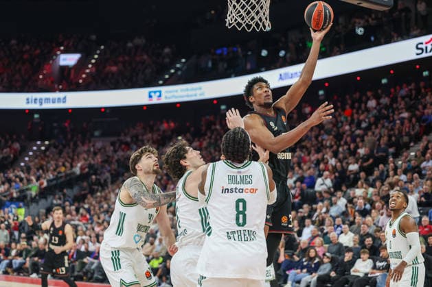 David McCormack FC Bayern Basketball, 33 with Richaun Holmes Panathinaikos AKTOR Athens, 08 , GER, FC Bayern Basketball vs Panathinaikos AKTOR Athens, Basketball, Euroleague, 22 Matchday, Season 2025 2026, 15 01 2026, GER, FC Bayern Basketball vs Panathinaikos AKTOR Athens, Basketball, Euroleague, 22 Matchday, Season 2025 2026, 15 01 2026 Munich Copyright: xEibner-Pressefoto JennixMaulx EP_JML