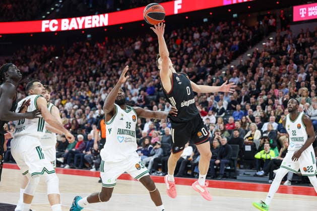 Nenad Dimitrijevic FC Bayern Basketball, 00 with Kenneth Faried Panathinaikos AKTOR Athens, 35 and Jerian Grant Panathinaikos AKTOR Athens, 22 , GER, FC Bayern Basketball vs Panathinaikos AKTOR Athens, Basketball, Euroleague, 22 Matchday, Season 2025 2026, 15 01 2026, GER, FC Bayern Basketball vs Panathinaikos AKTOR Athens, Basketball, Euroleague, 22 Matchday, Season 2025 2026, 15 01 2026 Munich Copyright: xEibner-Pressefoto JennixMaulx EP_JML