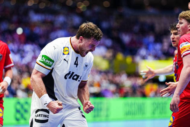 Cheers Johannes Golla Germany, 04 DEN, Germany vs. Austria, Handball, EHF European Championship 2026, Group A, Matchday 1, 15 01 2026 DEN, Germany vs. Austria, Handball, EHF European Championship 2026, Group A, Matchday 1, 15 01 2026 Herning Copyright: xEibner-Pressefoto MarcelxvonxFehrnx EP_MFN