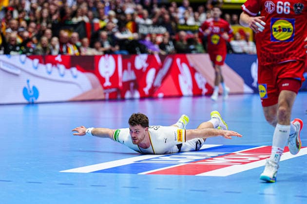 Johannes Golla Germany, 04 slides on belly after throw goal DEN, Germany vs Austria, Handball, EHF European Championship 2026, Group A, Matchday 1, 15 01 2026 DEN, Germany vs Austria, Handball, EHF European Championship 2026, Group A, Matchday 1, 15 01 2026 Herning Copyright: xEibner-Pressefoto MarcelxvonxFehrnx EP_MFN