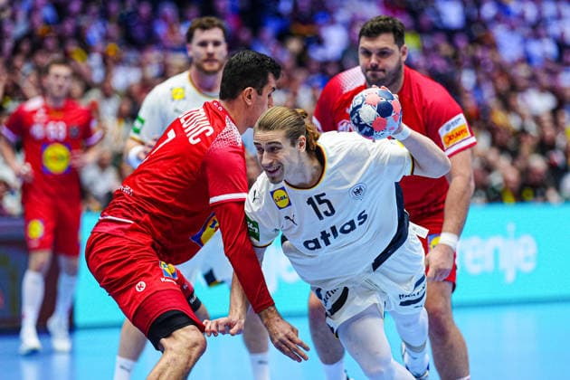 Janko Bozovic Austria, 07 , Juri Knorr Germany, 15 DEN, Germany vs Austria, Handball, EHF European Championship 2026, Group A, Matchday 1, 15 01 2026 DEN, Germany vs Austria, Handball, EHF European Championship 2026, Group A, Matchday 1, 15 01 2026 Herning Copyright: xEibner-Pressefoto MarcelxvonxFehrnx EP_MFN