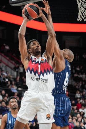 Anadolu Efes v Saski Baskonia - EuroLeague ISTANBUL, TURKIYE - JANUARY 15: Kai Jones (R) of Anadolu Efes and Mamadi Diakite of Saski Baskonia compete for the ball during the EuroLeague week 22 match between Anadolu Efes and Saski Baskonia at Turkcell Basketball Development Center in Istanbul, Turkiye on January 15, 2026. Cemal Yurttas Anadolu Istanbul Turkey. Editorial use only. Please get in touch for any other usage.  Copyright: x2026xAnadoluxCemalxYurttasx