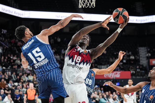 Anadolu Efes v Saski Baskonia - EuroLeague ISTANBUL, TURKIYE - JANUARY 15: PJ Dozier (15) of Anadolu Efes and Khalifa Diop (18) of Saski Baskonia compete for the ball during the EuroLeague week 22 match between Anadolu Efes and Saski Baskonia at Turkcell Basketball Development Center in Istanbul, Turkiye on January 15, 2026. Cemal Yurttas Anadolu Istanbul Turkey. Editorial use only. Please get in touch for any other usage.  Copyright: x2026xAnadoluxCemalxYurttasx