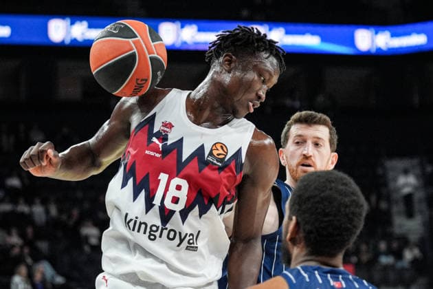 Anadolu Efes v Saski Baskonia - EuroLeague ISTANBUL, TURKIYE - JANUARY 15: Ercan Osmani of Anadolu Efes and Khalifa Diop (18) of Saski Baskonia compete for the ball during the EuroLeague week 22 match between Anadolu Efes and Saski Baskonia at Turkcell Basketball Development Center in Istanbul, Turkiye on January 15, 2026. Cemal Yurttas Anadolu Istanbul Turkey. Editorial use only. Please get in touch for any other usage.  Copyright: x2026xAnadoluxCemalxYurttasx