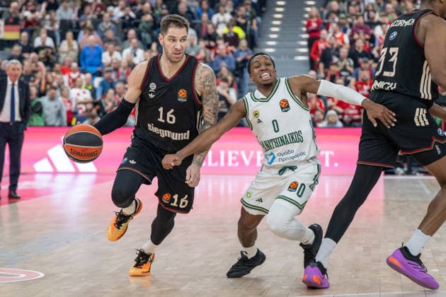 Stefan Jovic 16 FC Bayern Basketball in duel with TJ Shorts 0 Panathinaikos Aktor Athens , FC Bayern Basketball vs Panathinaikos Aktor Athens, EuroLeague 22 Matchday, 15 01 2026 Munich Bavaria Germany Copyright: xkolbert-press UlrichxGamelx