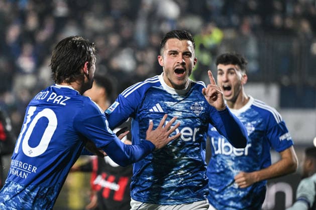 Marc Oliver Kempf of Calcio Como scores a goal during the Italian Serie A football match between Calcio Como and AC Milan on January 15th, 2026 at the Giuseppe Senigallia stadium in Como, Italy  Copyright: xTizianoxBallabio IPAxSportx xipa-agency.netx xx IPA_70109612 IPA_Agency_IPA70109612