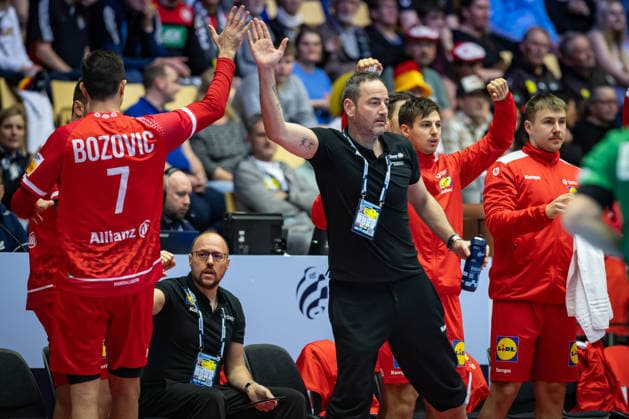 HERNING, DENMARK - JANUARY 15: team Austria with Iker Romero (Austria, Head Coach) during the EHF EURO 2026 match between Germany vs Austria at Jyske Bank Boxen Arena on matchday 1 of the Group Matches Group A on January 15, 2026 in Herning, Denmark. Midtjylland Denmark Copyright: xMarioxM.xKobergx