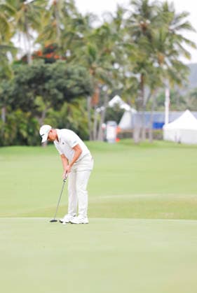 January 15, 2026, Honolulu, Hawaii, USA: COLLIN MORIKAWA putts on the 10th green during Round 1 of the 2026 Sony Open in Honolulu, Hawaii on January 15, 2026. Honolulu USA - ZUMAm310 20260115_zsp_m310_004 Copyright: xElliotxMilesx