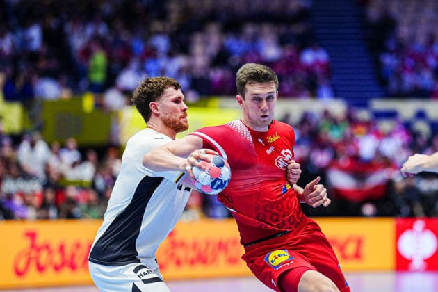 Johannes Golla Germany, 04 , Nikola Bilyk Austria, 53 DEN, Germany vs Austria, Handball, EHF European Championship 2026, Group A, Matchday 1, 15 01 2026 DEN, Germany vs Austria, Handball, EHF European Championship 2026, Group A, Matchday 1, 15 01 2026 Herning Copyright: xEibner-Pressefoto MarcelxvonxFehrnx EP_MFN