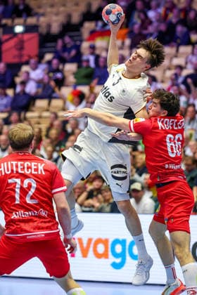 15 01 2026, Handball, Men s EHF EURO 2026, Germany Austria, Jyske Bank Boxing in Herning, Denmark, Preliminary Round Miro Schluroff Germany 05 in a duel against Lukas Hutecek Austria 72 Elias Kofler Austria 66 Denmark