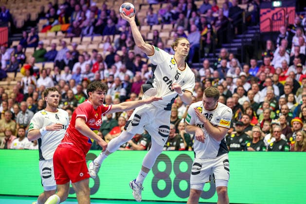 15 01 2026, Handball, Men s EHF EURO 2026, Germany Austria, Jyske Bank Boxen in Herning, Denmark, Preliminary Round Juri Knorr Germany 15 throws at the goal and thus trips Lukas Mertens Germany 36 Denmark