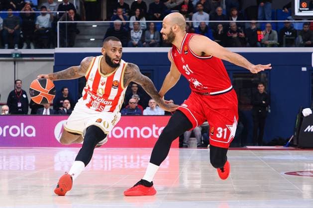 BASKET - Euroleague - EA7 Emporio Armani Milano vs Crvena Zvezda Meridianbet Belgrade Codi Miller-McIntyre (Crvena Zvezda Meridianbet Belgrade) & Shavon Shields (EA7 Emporio Armani Olimpia Milano) during EA7 Emporio Armani Milano vs Crvena Zvezda Meridianbet Belgrade, Basketball Euroleague match in Assago (MI), Italy, January 15 2026 Assago (MI) Italy  Copyright: xIPAxSport ABACAx