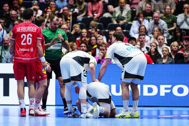 Injury Lukas Mertens Germany, 36 DEN, Germany vs. Austria, Handball, EHF European Championship 2026, Group A, Matchday 1, 15 01 2026 DEN, Germany vs. Austria, Handball, EHF European Championship 2026, Group A, Matchday 1, 15 01 2026 Herning Copyright: xEibner-Pressefoto MarcelxvonxFehrnx EP_MFN