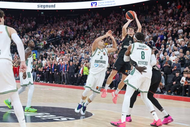 Nenad Dimitrijevic FC Bayern Basketball, 00 with Kostas Sloukas Panathinaikos AKTOR Athens, 10 and Richaun Holmes Panathinaikos AKTOR Athens, 08 , GER, FC Bayern Basketball vs Panathinaikos AKTOR Athens, Basketball, Euroleague, 22 Matchday, Season 2025 2026, 15 01 2026, GER, FC Bayern Basketball vs Panathinaikos AKTOR Athens, Basketball, Euroleague, 22 Matchday, Season 2025 2026, 15 01 2026 Munich Copyright: xEibner-Pressefoto JennixMaulx EP_JML