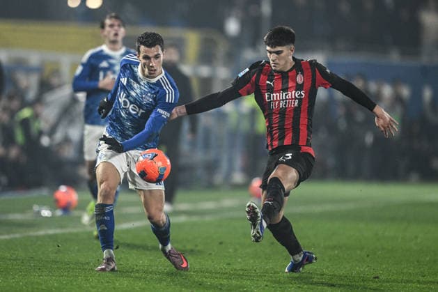 Nico Paz of Calcio Como in action during the Italian Serie A football match between Calcio Como and AC Milan on January 15th, 2026 at the Giuseppe Senigallia stadium in Como, Italy  Copyright: xTizianoxBallabio IPAxSportx xipa-agency.netx xx IPA_70110767 IPA_Agency_IPA70110767