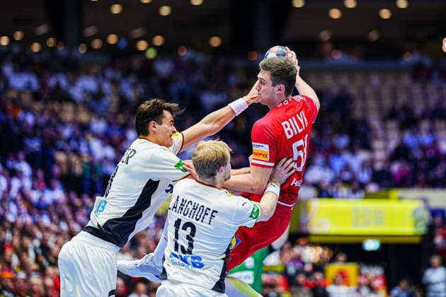 Julian Koester Germany, 18 , Matthes Langhoff Germany, 13 , Nikola Bilyk Austria, 53 DEN, Germany vs Austria, Handball, EHF European Championship 2026, Group A, Matchday 1, 15 01 2026 DEN, Germany vs Austria, Handball, EHF European Championship 2026, Group A, Matchday 1, 15 01 2026 Herning Copyright: xEibner-Pressefoto MarcelxvonxFehrnx EP_MFN