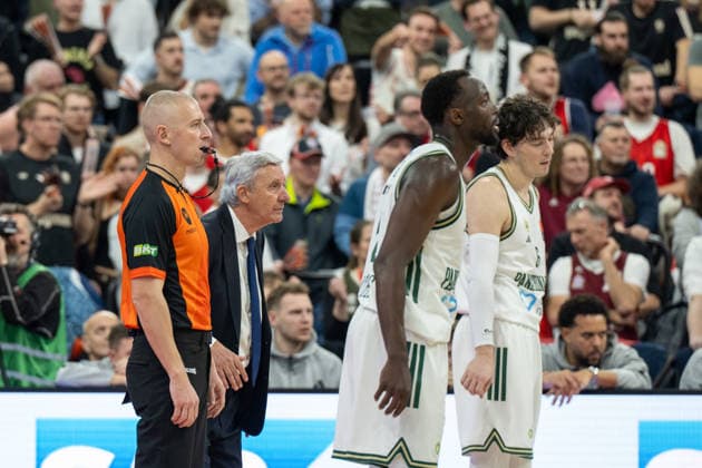 Head coach Svetislav Persic FC Bayern Basketball in the playing position, FC Bayern Basketball vs Panathinaikos Aktor Athens, EuroLeague 22 Matchday, 15 01 2026 Munich Bavaria Germany Copyright: xkolbert-press UlrichxGamelx