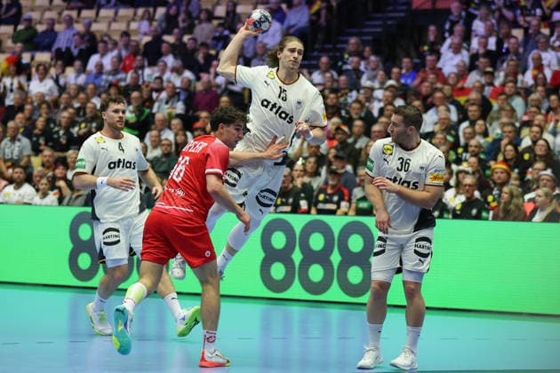 Germany Austria, EHF EM 2026 d16 from the back against Elias Kofler Austria, 66 Right Lukas Mertens Germany, 36 Handball EHF European Championship, international match between Germany and Austria on January 15, 2026 in Herning Denmark , Herning Denmark Jyske Bank Boxing