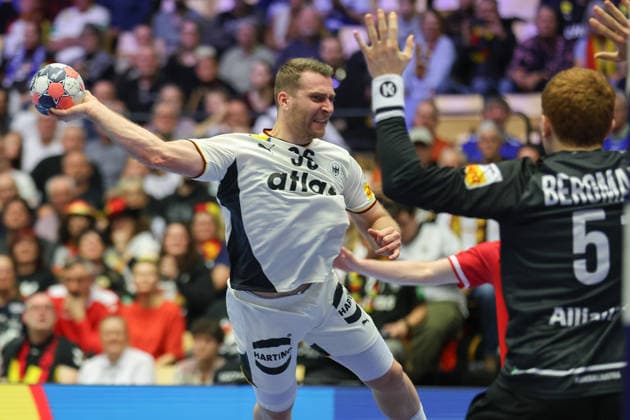Germany Austria, EHF EM 2026 Lukas Mertens Germany, 36 against goalkeeper Leon Bergmann Austria, 51 Handball EHF European Championship, international match between Germany and Austria on January 15, 2026 in Herning Denmark , Herning Denmark Jyske Bank Boxing