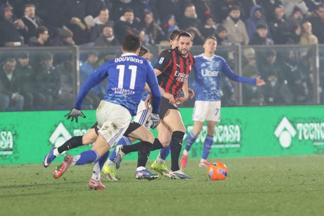 ComoÕs AC Milan s Adrien Rabiot during the Serie A soccer match between Como and Milan at the Giuseppe Sinigaglia stadium in Como, north Italy - January 15, 2026 - Soccer.  Copyright: xAntonioxSaiai LaPressex