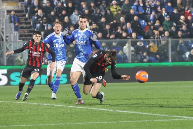 ComoÕs AC Milan s Matteo Gabbia during the Serie A soccer match between Como and Milan at the Giuseppe Sinigaglia stadium in Como, north Italy - January 15, 2026 - Soccer.  Copyright: xAntonioxSaiai LaPressex
