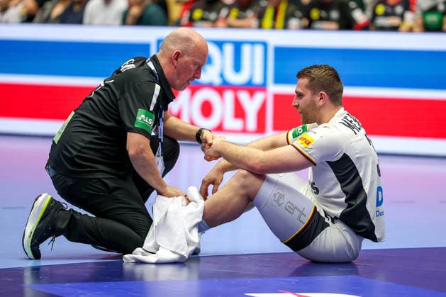 15 01 2026, Handball, Men s EHF EURO 2026, Germany Austria, Jyske Bank Boxing in Herning, Denmark, Preliminary Round Lukas Mertens Germany 36 sits in pain on the pitch Denmark