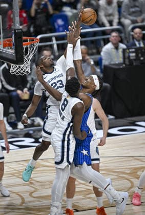 Orlando Magic v Memphis Grizzlies - NBA, Basketball Herren, USA Berlin 2026 BERLIN, GERMANY - JANUARY 15: Players of Orlando Magic and Memphis Grizzlies compete for the ball during NBA Berlin 2026 match between Orlando Magic and Memphis Grizzlies at Uber Arena in Berlin, Germany on January 15, 2026. Halil Sagirkaya Anadolu Berlin Germany. Editorial use only. Please get in touch for any other usage.  Copyright: x2026xAnadoluxHalilxSagirkayax