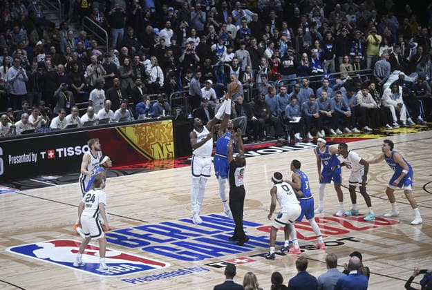 Orlando Magic v Memphis Grizzlies - NBA, Basketball Herren, USA Berlin 2026 BERLIN, GERMANY - JANUARY 15: Players of Orlando Magic and Memphis Grizzlies compete for the ball during NBA Berlin 2026 match between Orlando Magic and Memphis Grizzlies at Uber Arena in Berlin, Germany on January 15, 2026. Halil Sagirkaya Anadolu Berlin Germany. Editorial use only. Please get in touch for any other usage.  Copyright: x2026xAnadoluxHalilxSagirkayax