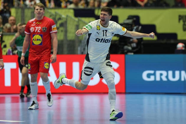 Germany Austria, EHF EM 2026 Lukas Zerbe Germany, 17 Lukas Hutecek Austria, 72 in the background Handball EHF European Championship, international match between Germany and Austria on January 15, 2026 in Herning Denmark , Herning Denmark Jyske Bank Boxing