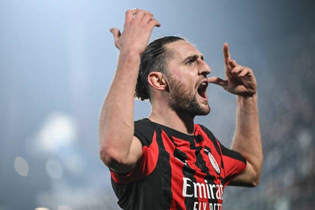 Adrien Rabiotof AC Milan celebrating after a goal during the Italian Serie A football match between Calcio Como and AC Milan on January 15th, 2026 at the Giuseppe Senigallia stadium in Como, Italy  Copyright: xTizianoxBallabio IPAxSportx xipa-agency.netx xx IPA_70111303 IPA_Agency_IPA70111303