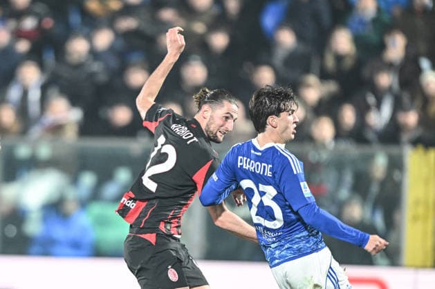 Adrien Rabiotof AC Milan scores a goal during the Italian Serie A football match between Calcio Como and AC Milan on January 15th, 2026 at the Giuseppe Senigallia stadium in Como, Italy  Copyright: xTizianoxBallabio IPAxSportx xipa-agency.netx xx IPA_70111307 IPA_Agency_IPA70111307
