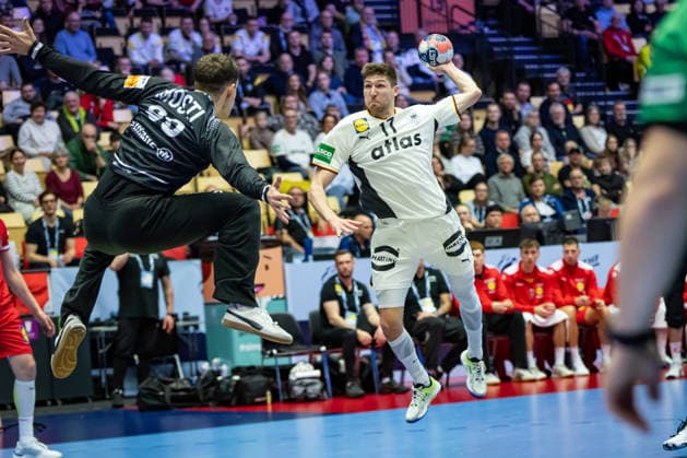 HERNING, DENMARK - JANUARY 15: Constantin Möstl (Austria, 98) against Lukas Zerbe (Germany, 17) during the EHF EURO 2026 match between Germany vs Austria at Jyske Bank Boxen Arena on matchday 1 of the Group Matches Group A on January 15, 2026 in Herning, Denmark. Midtjylland Denmark Copyright: xMarioxM.xKobergx