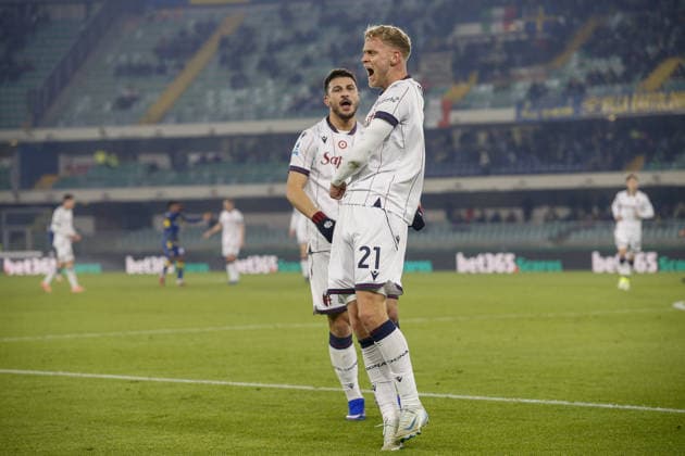 Jens Odgaard of Bologna FC celebrates with Riccardo Orsolini of Bologna FC during Hellas Verona FC vs Bologna BFC, 16Â° Serie A Enilive 2025-26 game at Marcantonio Bentegodi stadium in Verona (VR), Italy, on January 15, 2026.  Copyright: xDavidexCasentini IPAxSportx xipa-agency.netx xx IPA_70112486 IPA_Agency_IPA70112486