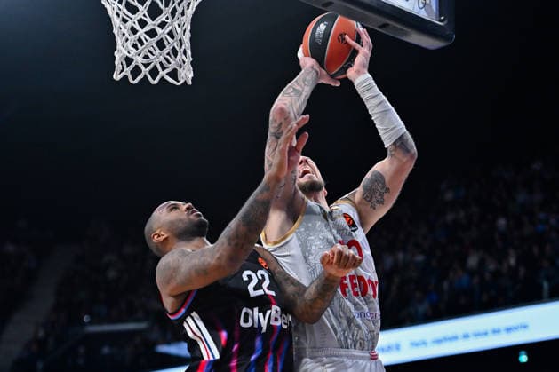 BASKET : Paris Basket vs AS Monaco - Euroleague - 15 01 2026 DANIEL THEIS ( 10 - Monaco ) and AMATH M BAYE ( 22 - Paris Basket ) during the Euroleague match between Paris Basketball and AS Monaco at Adidas Arena on January 15, 2026 in Paris, France. ( Photo by Federico Pestellini PSNewz ) - ParisFrance  Copyright: xFedericoxPestellinix
