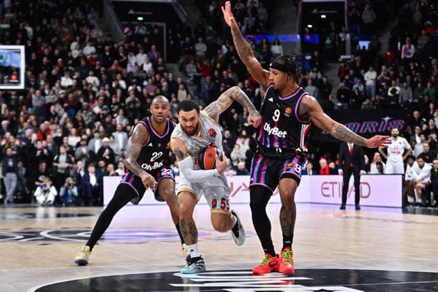 BASKET : Paris Basket vs AS Monaco - Euroleague - 15 01 2026 Mike JAMES ( 55 - Monaco ) and LAMAR STEVENS ( 9 - Paris Basket ) during the Euroleague match between Paris Basketball and AS Monaco at Adidas Arena on January 15, 2026 in Paris, France. ( Photo by Federico Pestellini PSNewz ) - ParisFrance  Copyright: xFedericoxPestellinix