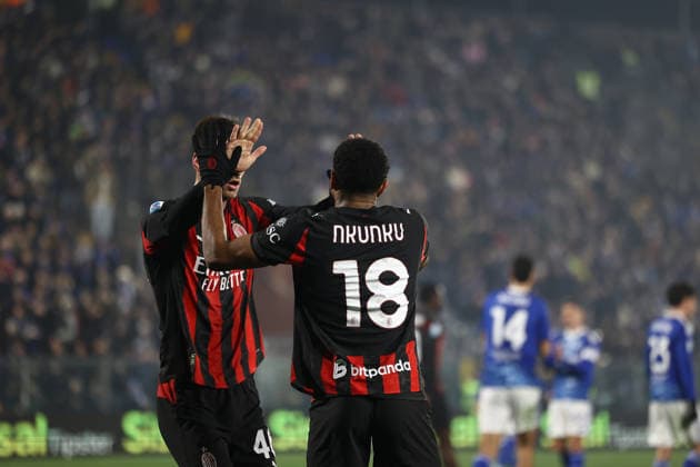 MILAN, ITALY - JANUARY 15: Christopher Nkunku of AC Milan celebrates with teammates after scoring goal during the Serie A match between Como 1907 vs AC Milan at Giusepe Sinigaglia Stadium on January 15, 2026 in Milan, Italy. during Como 1907 vs AC Milan, Italian soccer Serie A match in Como, Italy, January 15 2026  Copyright: xMattiaxMartegani IPAxSportx xipa-agency.netx xx IPA_70113626 IPA_Agency_IPA70113626