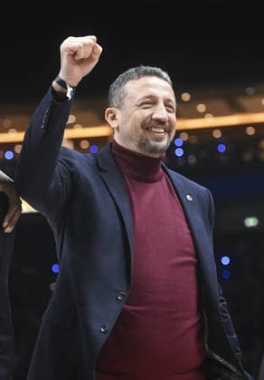 NBA, Basketball Herren, USA Berlin 2026: Orlando Magic v Memphis Grizzlies BERLIN, GERMANY – JANUARY 15: Hidayet Turkoglu, President of the Turkish Basketball Federation and former NBA player, greets the crowd during the NBA Berlin 2026 game between the Orlando Magic and the Memphis Grizzlies at Uber Arena in Berlin, Germany on January 15, 2026. Halil Sagirkaya Anadolu Berlin Germany. Editorial use only. Please get in touch for any other usage.  Copyright: x2026xAnadoluxHalilxSagirkayax
