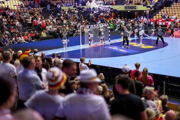 15 01 2026, Handball, Men s EHF EURO 2026, Germany Austria, Jyske Bank Boxen in Herning, Denmark, Preliminary Round Warm Up before the match in the hall in front of many German fans Denmark