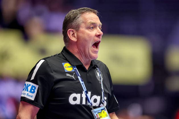 15 01 2026, Handball, Men s EHF EURO 2026, Germany Austria, Jyske Bank Boxen in Herning, Denmark, Preliminary Round Headcoach Alfred Gislason Germany hc gesticulating on the sidelines Denmark