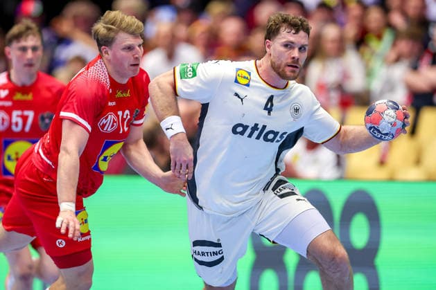 15 01 2026, Handball, Men s EHF EURO 2026, Germany Austria, Jyske Bank Boxing in Herning, Denmark, Preliminary Round Lukas Hutecek Austria 72 in a duel against Johannes Golla Germany 04 Denmark