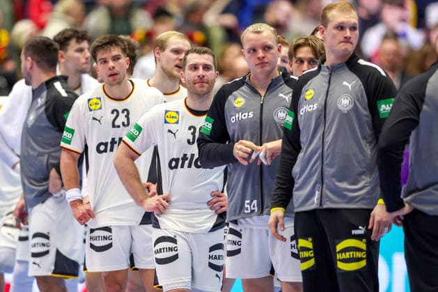 15 01 2026, Handball, Men s EHF EURO 2026, Germany Austria, Jyske Bank Boxing in Herning, Denmark, Preliminary Round Lukas Mertens Germany 36 laughing happily after the victory next to Renars Uscins Germany 23 Justus Fischer Germany 54 David Späth Germany 01 Denmark