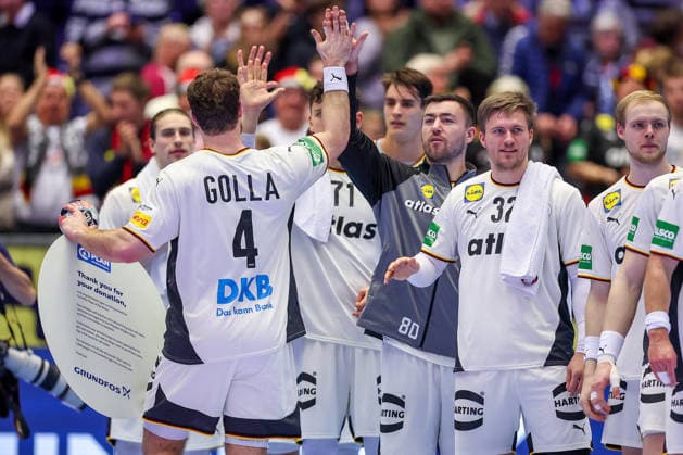 15 01 2026, Handball, Men s EHF EURO 2026, Germany Austria, Jyske Bank Boxen in Herning, Denmark, Preliminary Round Jannik Kohlbacher Germany 80 claps his hands with Johannes Golla Germany 04 after the Player of the match award Golla Denmark
