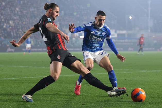 Como, Italy, 15th January 2026. Lucas Da Cunha of Como 1907 closes in on Adrien Rabiot of AC Milan as he clears the ball during the Como 1907 vs AC Milan Serie A match at Stadio Giuseppe Sinigaglia, Como. Picture credit should read: Jonathan Moscrop Sportimage EDITORIAL USE ONLY. No use with unauthorised audio, video, data, fixture lists, club league logos or live services. Online in-match use limited to 120 images, no video emulation. No use in betting, games or single club league player publications. SPI_098_JM_COMO_MILAN_ SPI-4414-0098