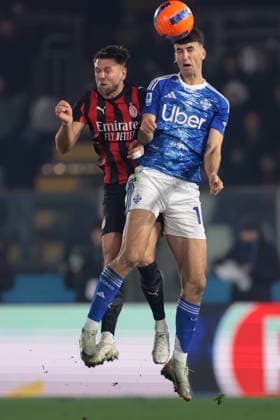Como, Italy, 15th January 2026. Jacobo Ramon of Como 1907 heads clear from Niklas Fullkrug of AC Milan during the Como 1907 vs AC Milan Serie A match at Stadio Giuseppe Sinigaglia, Como. Picture credit should read: Jonathan Moscrop Sportimage EDITORIAL USE ONLY. No use with unauthorised audio, video, data, fixture lists, club league logos or live services. Online in-match use limited to 120 images, no video emulation. No use in betting, games or single club league player publications. SPI_105_JM_COMO_MILAN_ SPI-4414-0105
