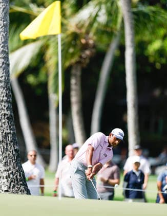 January 15, 2026, Honolulu, Hawaii, USA: SUDARSHAN YELLAMARAJU makes a chip shot at the 10th hole during Round 1 of the 2026 Sony Open in Honolulu, Hawaii on January 15, 2026. Honolulu USA - ZUMAm310 20260115_zsp_m310_029 Copyright: xElliotxMilesx