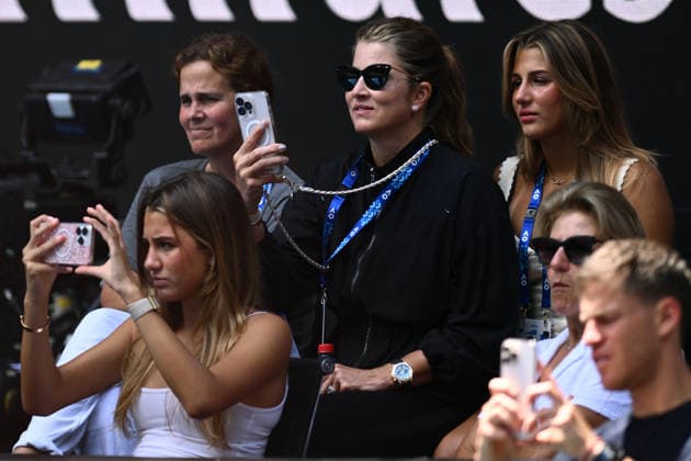 TENNIS AUSTRALIAN OPEN, Mirka Federer (centre), partner of former Australian Open champion Roger Federer, during a practice session with Casper Ruud of Norway ahead of the Australian Open tennis tournament at Melbourne Park in Melbourne, Friday, January 16, 2026. ( NO ARCHIVING, EDITORIAL USE ONLY MELBOURNE VICTORIA AUSTRALIA  Copyright: xJOELxCARRETTx 20260116161882879351