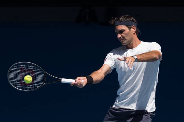January 16, 2026: Roger Federer of Switzerland practises on Rod Laver Arena ahead of his guest appearance at the opening ceremony where he will play against other past winners of the 2026 Australian Open in Melbourne, Australia. Cal Media Melbourne Australia - ZUMAc04_ 20260116_faf_c04_002 Copyright: xSydneyxLowx