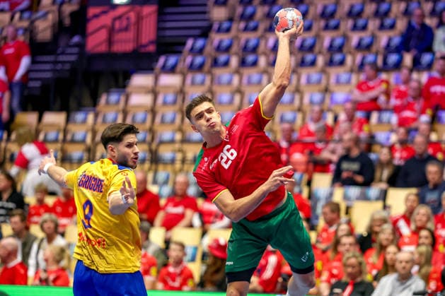 16 01 2026, Handball, Men s EHF EURO 2026, Portugal Romania, Jyske Bank Boxen in Herning, Denmark, Preliminary Round Sorin Paul Grigore Romania 09 Francisco Mota Costa Portugal 26 Denmark